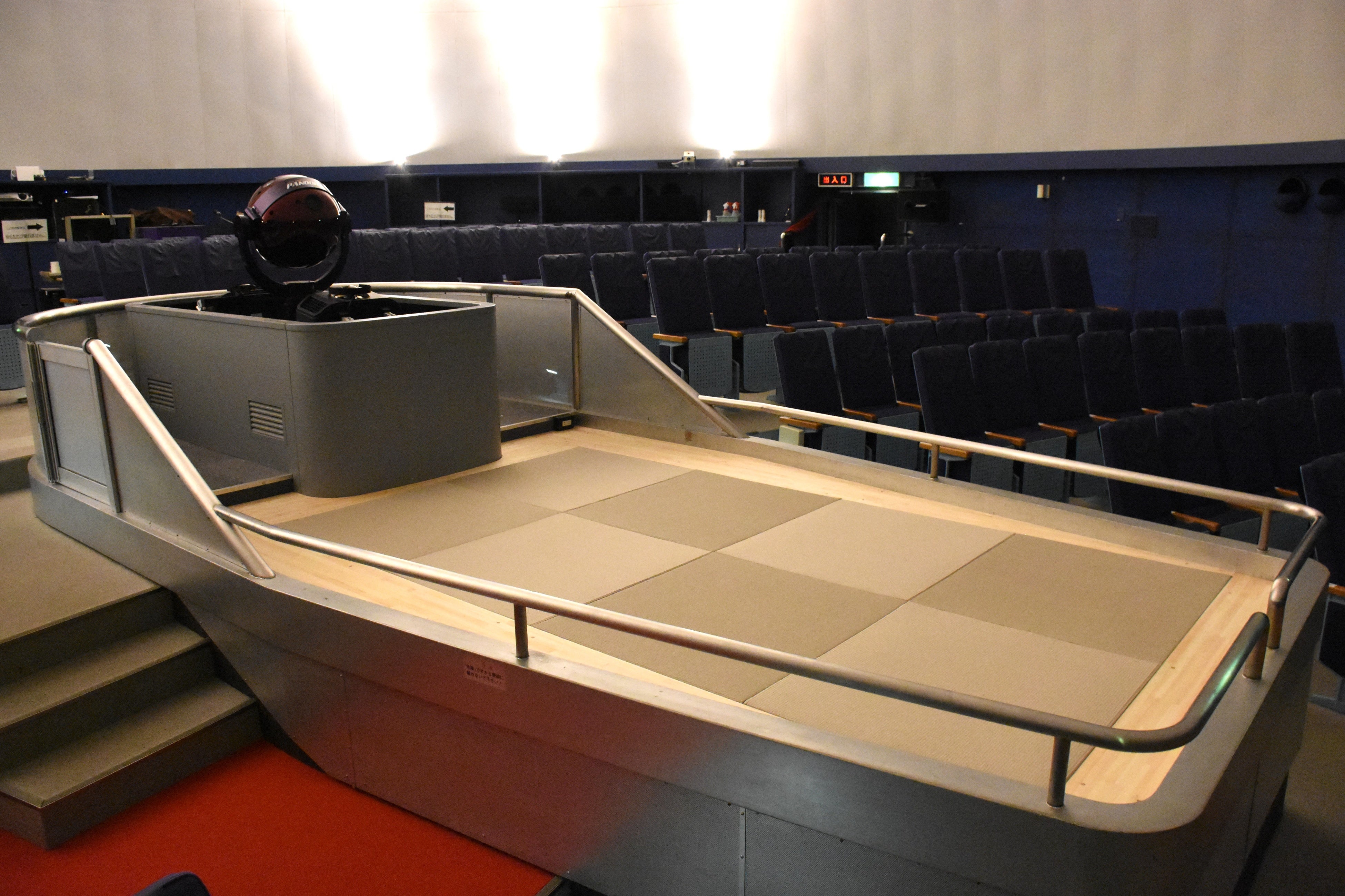 プラネタリウムに導入した珍しいお座敷シート（有料です）