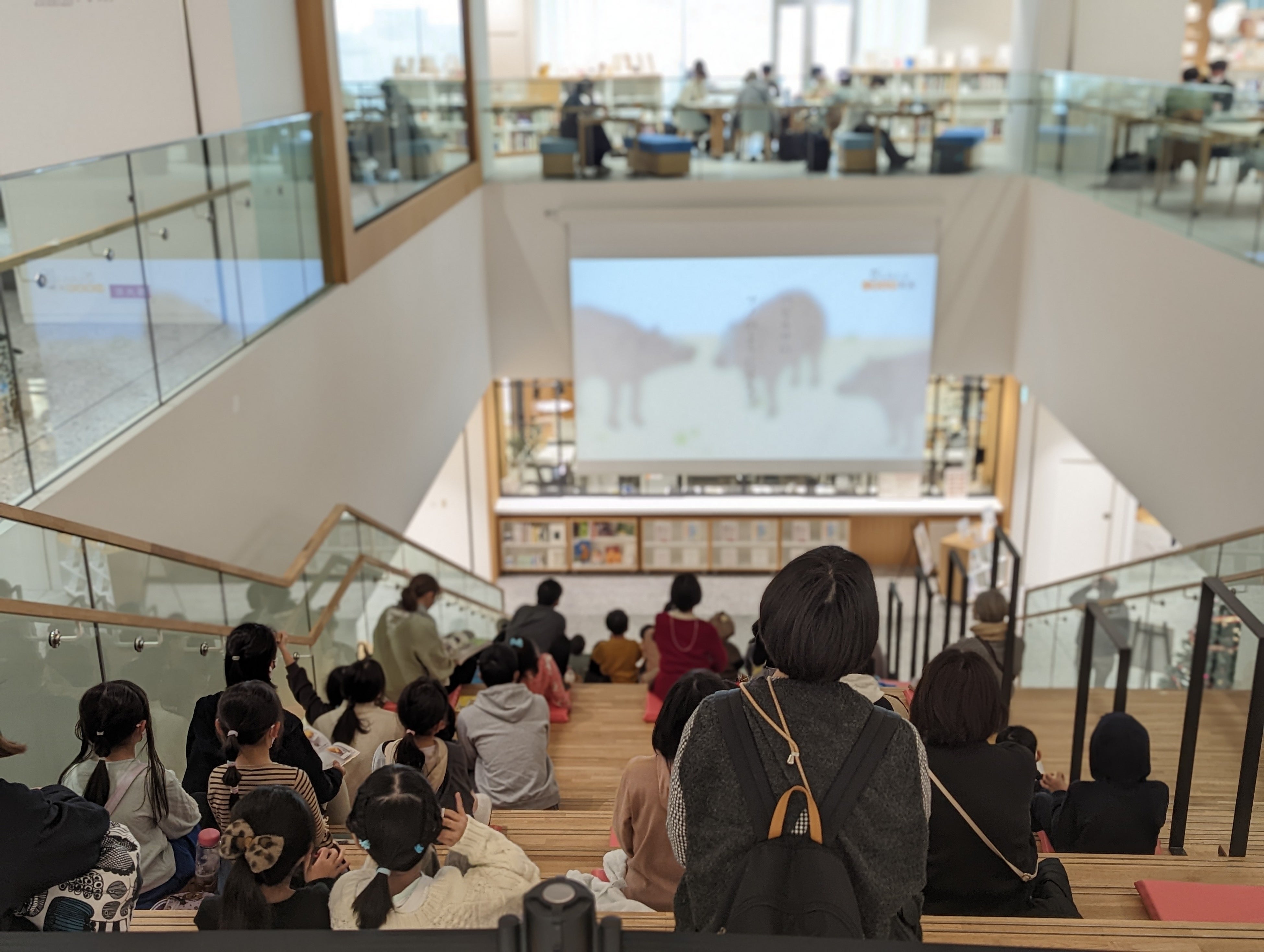 まちなか図書館中央ステップ