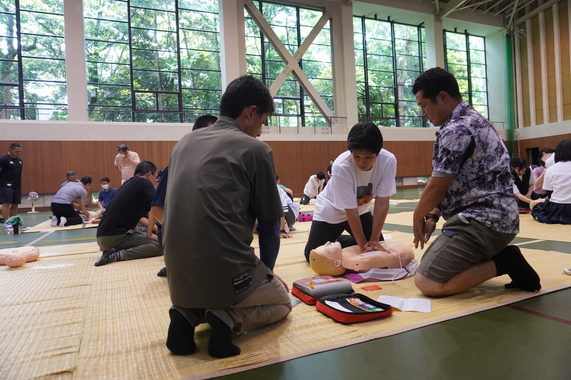 防災リーダー養成講座　救急救命　ＡＥＤ研修の様子