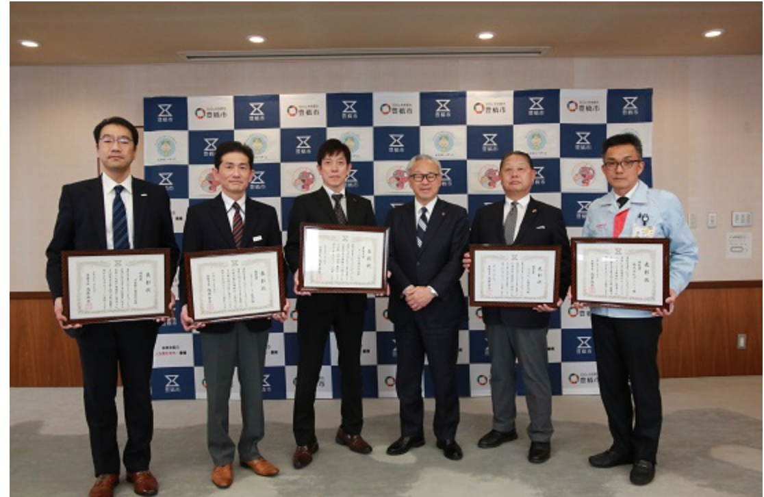 子育て応援企業表彰式で表彰された企業のみなさん