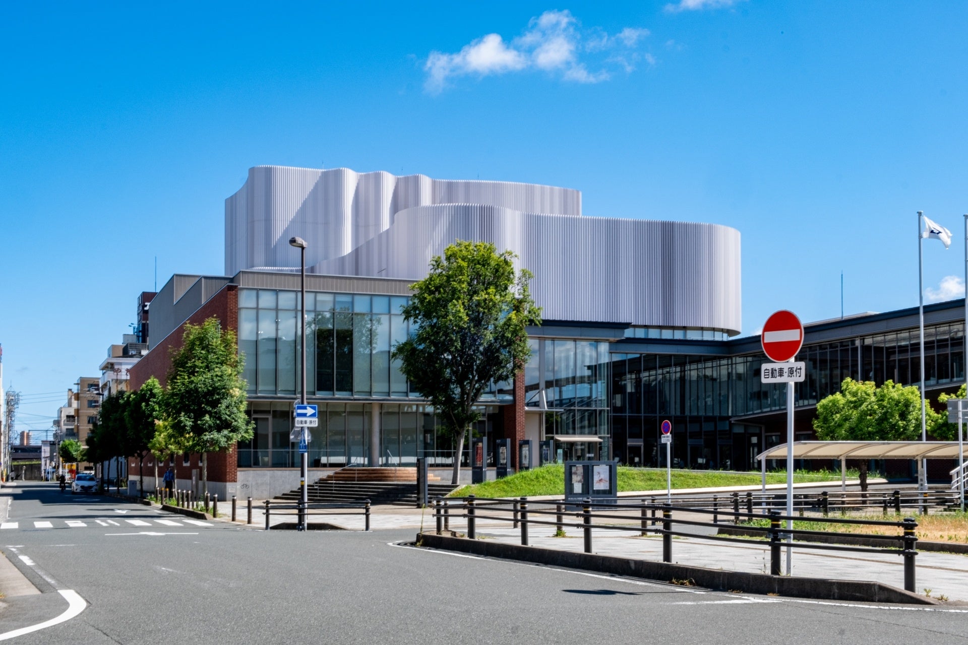 会場となる穂の国とよはし芸術劇場 PLAT