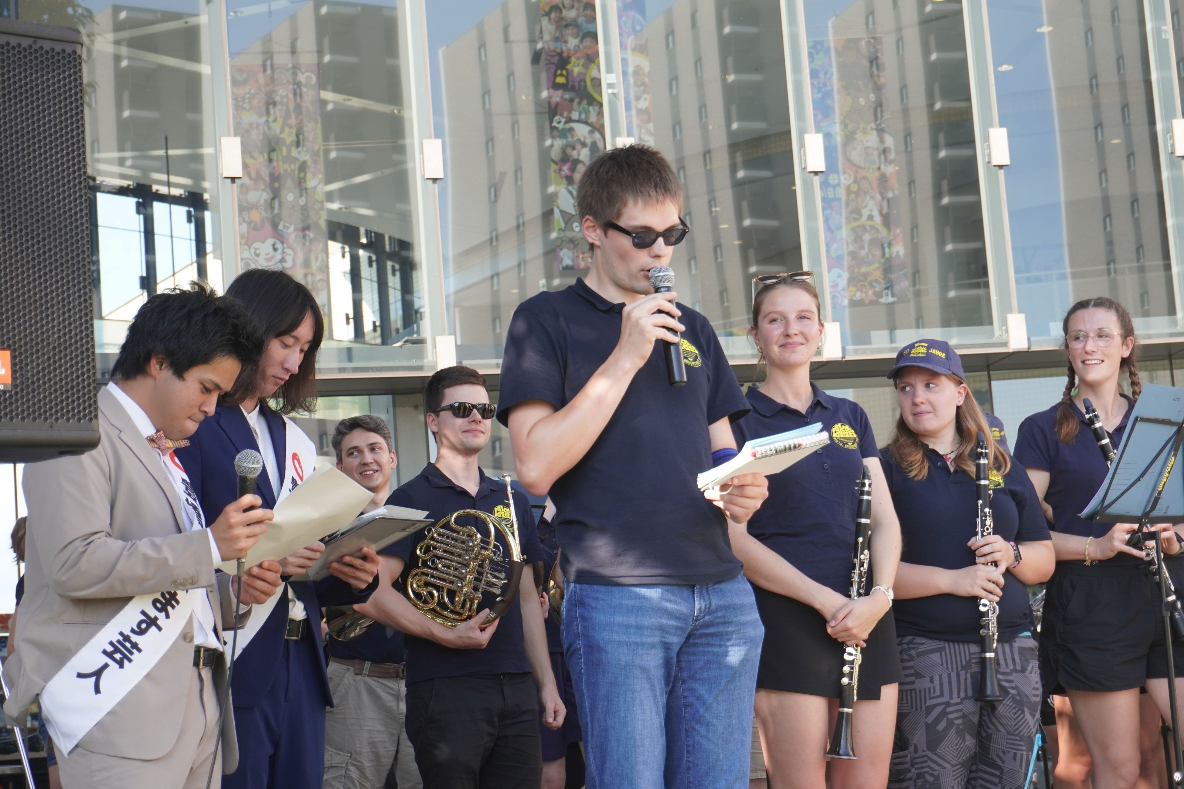 サイラス団長による挨拶の様子