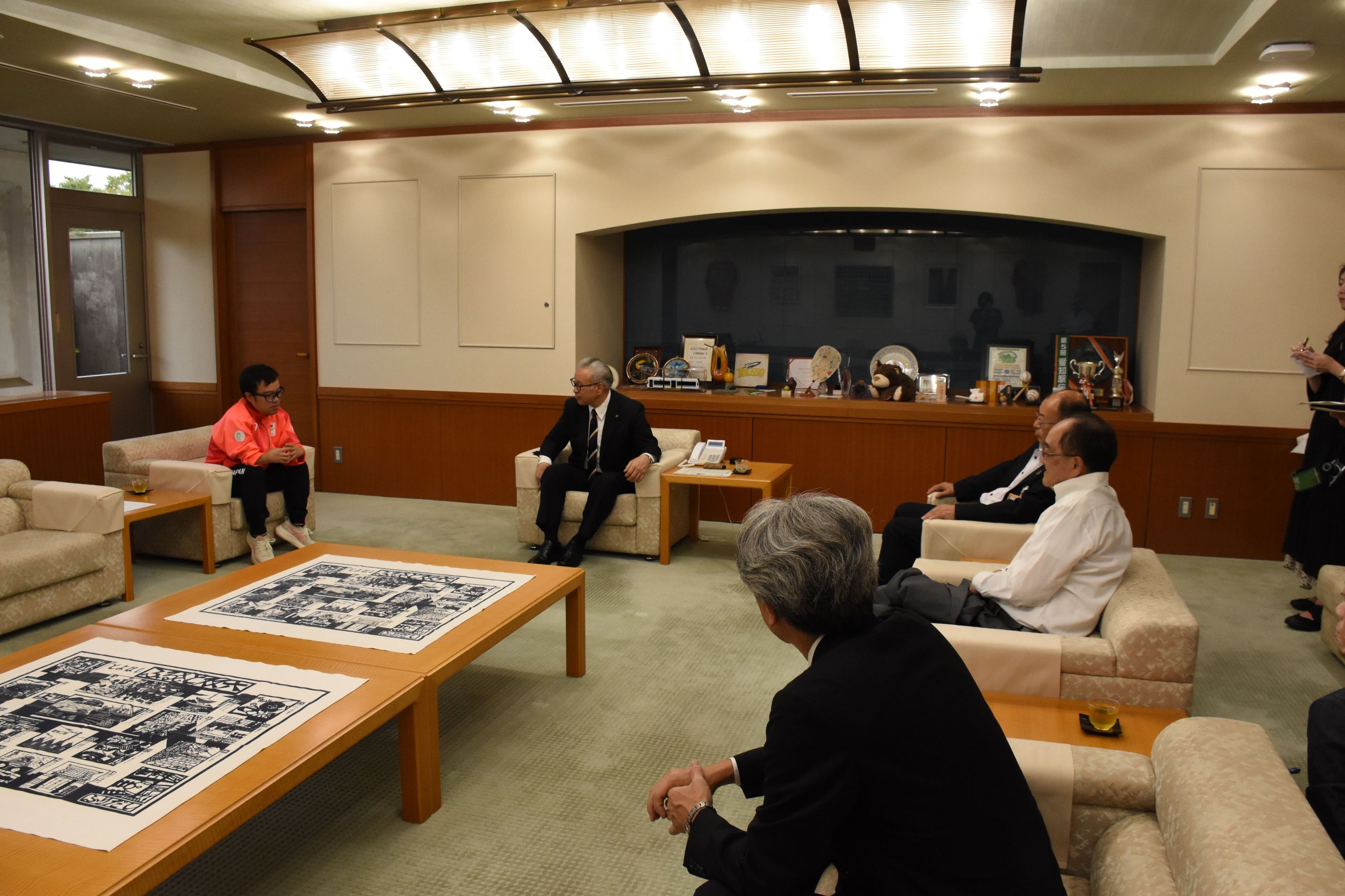 意見を交換する八木選手と豊橋市