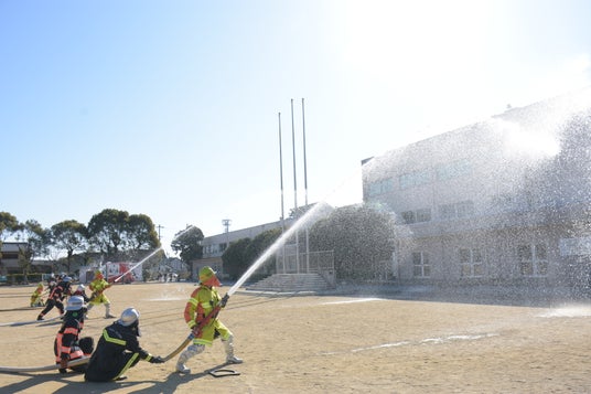 命を守る、火を消す、いざという時の行動を消防訓練で学ぶ!~豊橋市高師校区住民ら70人が参加~ 命を守る、火を消す、いざという時の行動を消防訓練で学ぶ!~豊橋市高師校区住民ら70人が参加~