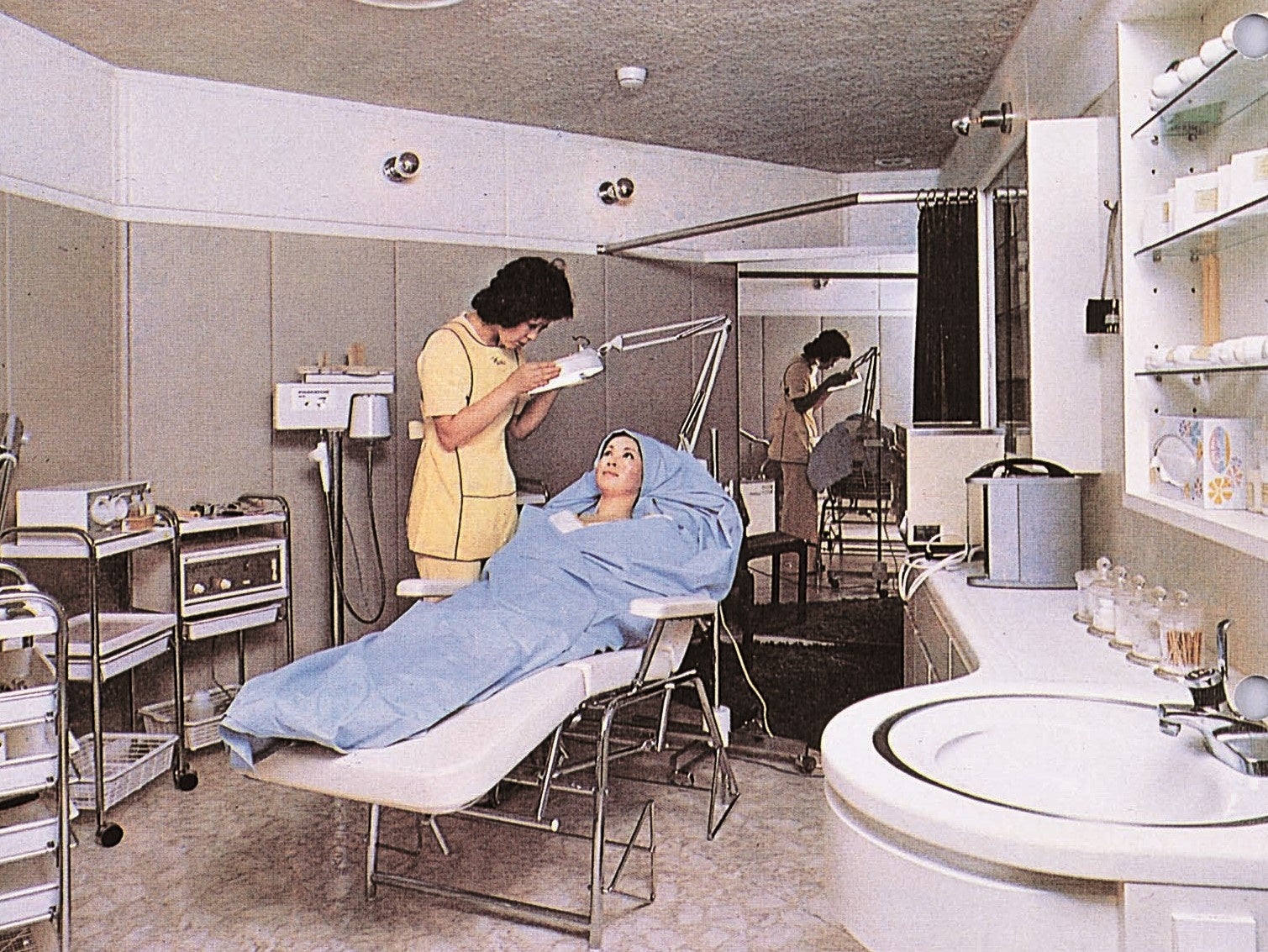 1974年 オープン当時の「ナリス スキンケアサロン」