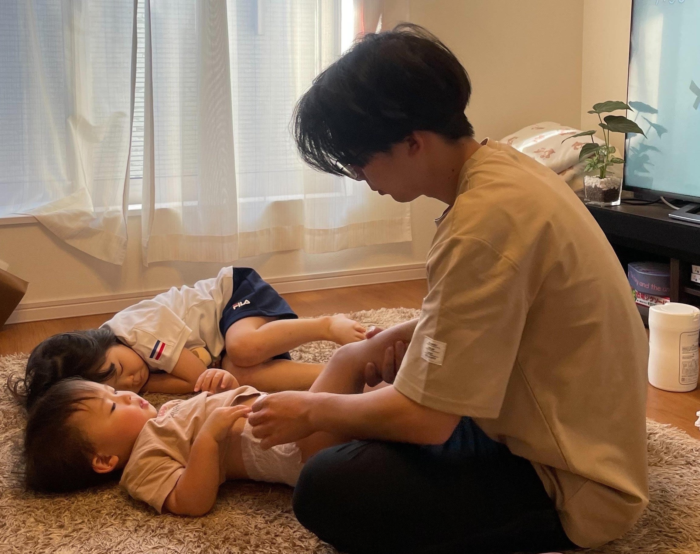 複数回夫婦で長期間、育休取得した男性社員の育児の様子