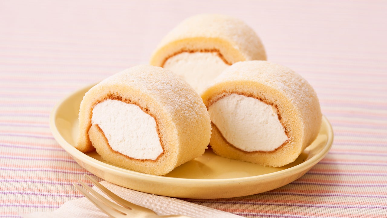 ローソンストア100の「もちもちとしたロールケーキ(ホイップクリーム)」税込み140円、3月22日発売