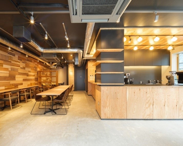 1階:ピアッザ(カフェ)