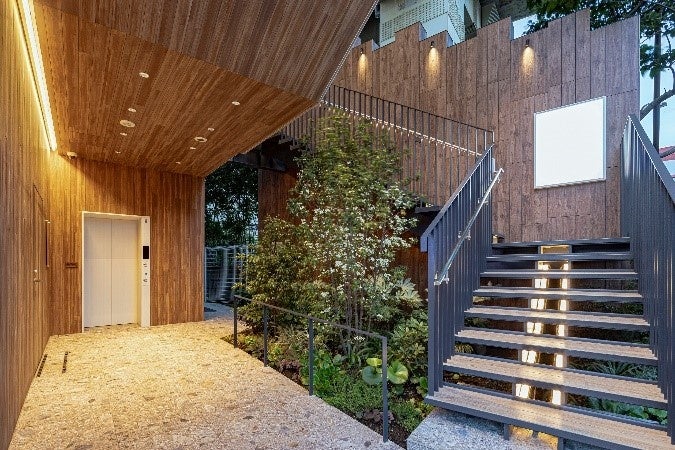 木を基調としたエントランス