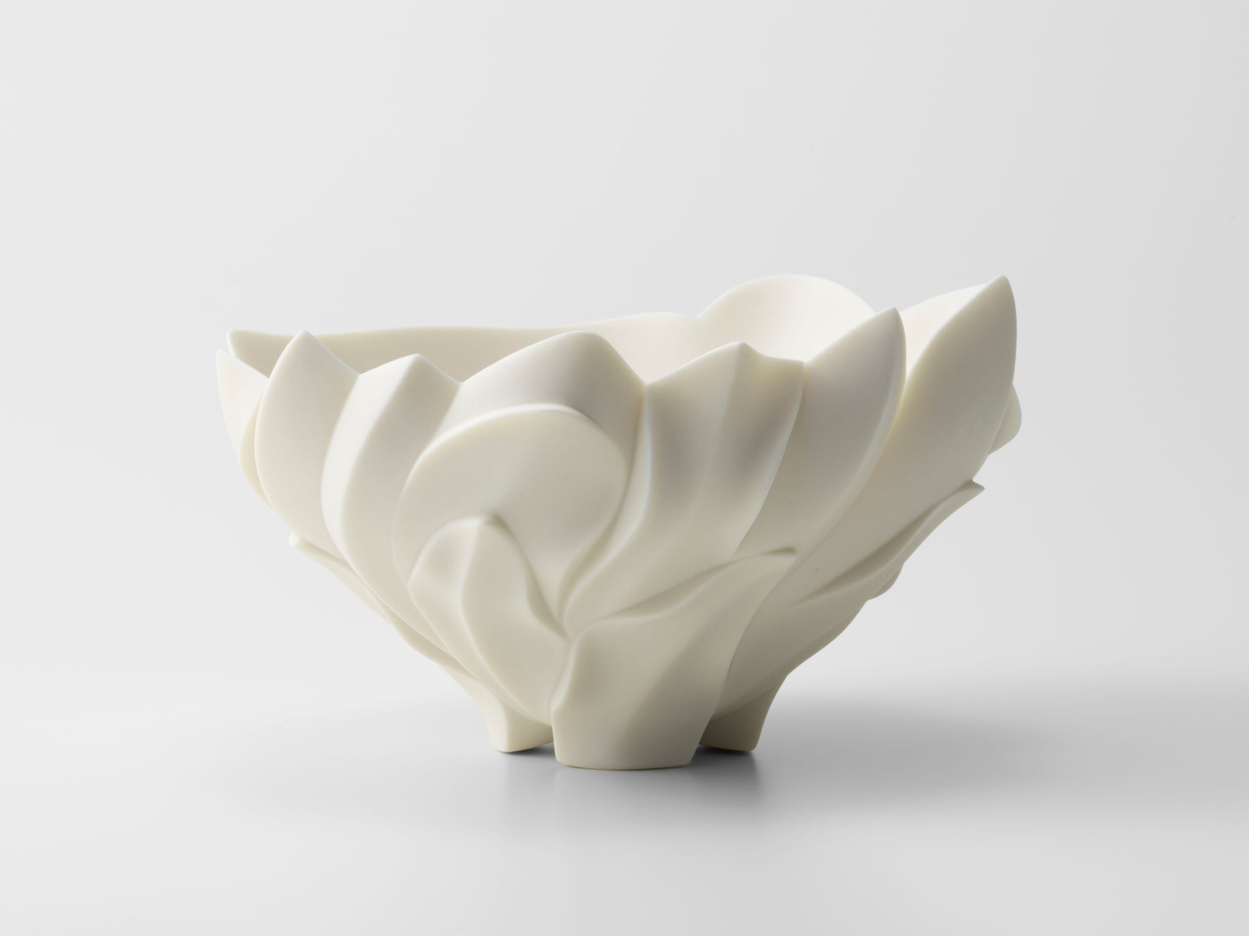 丹羽シゲユキ(磁器) 白磁削手盌「華冠」(17×16.8×h9.5cm)