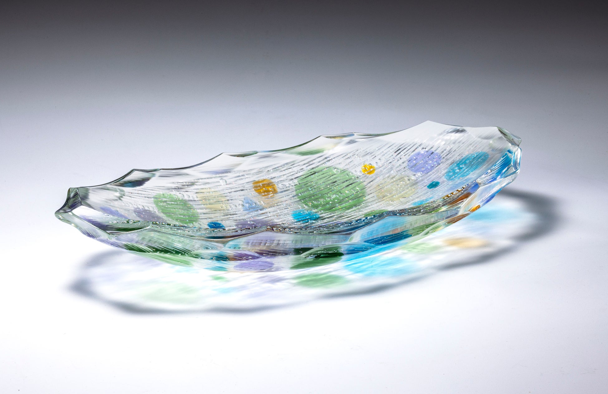 渡邊 明(ガラス) 「積層虹彩琳切子鉢」(15.8×30.5×h5.2cm)