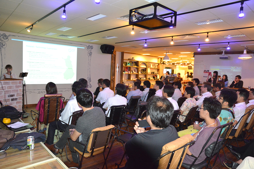 ※セミナーイメージ（DMM.make AKIBA 7周年記念イベント プロダクト展示風景より）