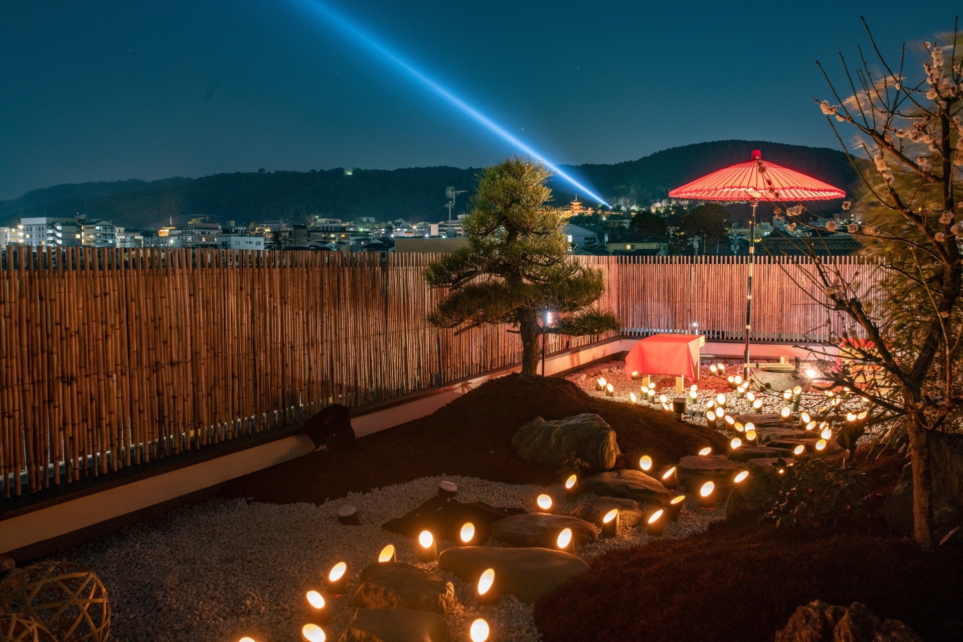 THE JUNEI HOTEL京都　屋上庭園「竹灯籠」