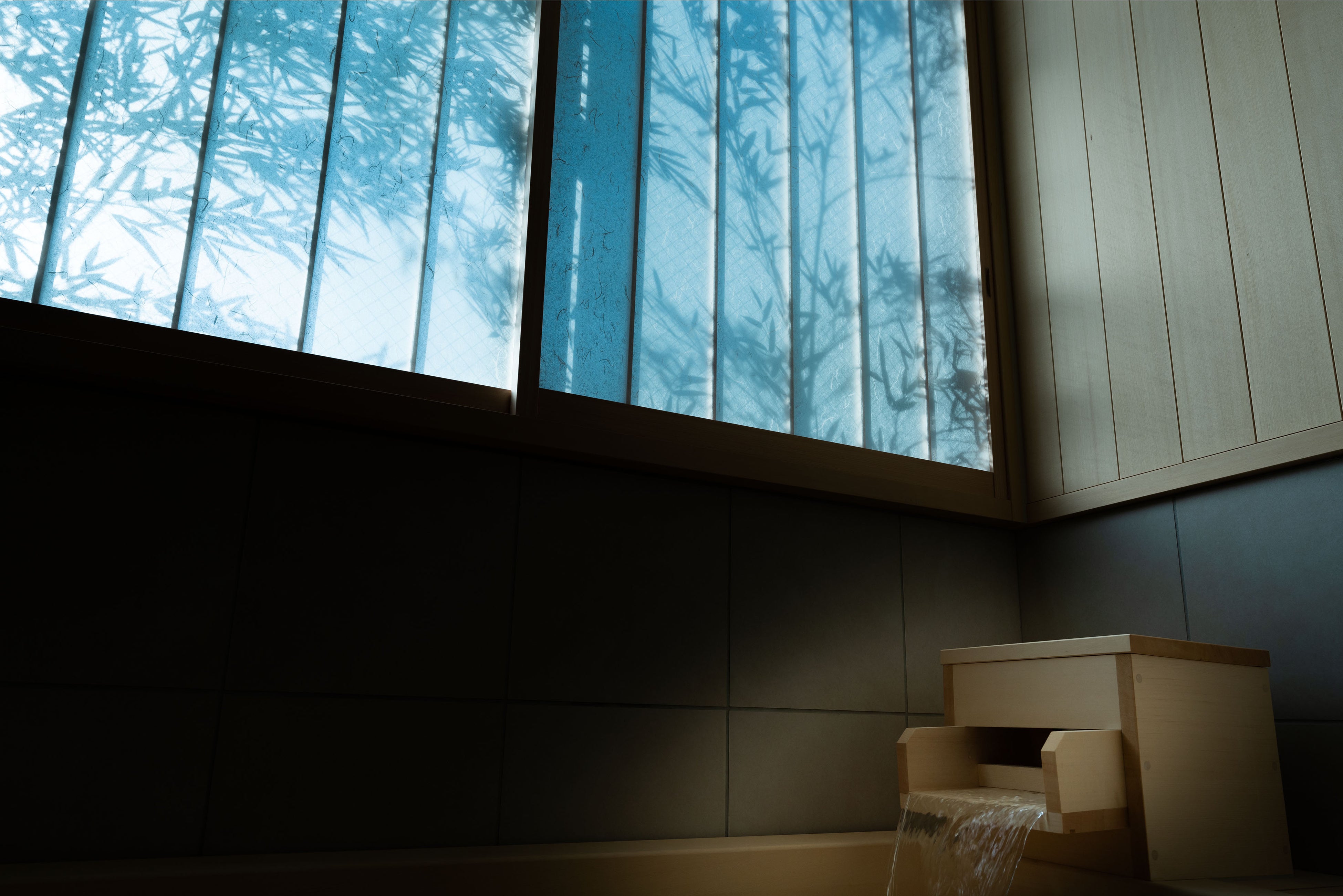 デラックスキングルームルーム　浴室　檜風呂