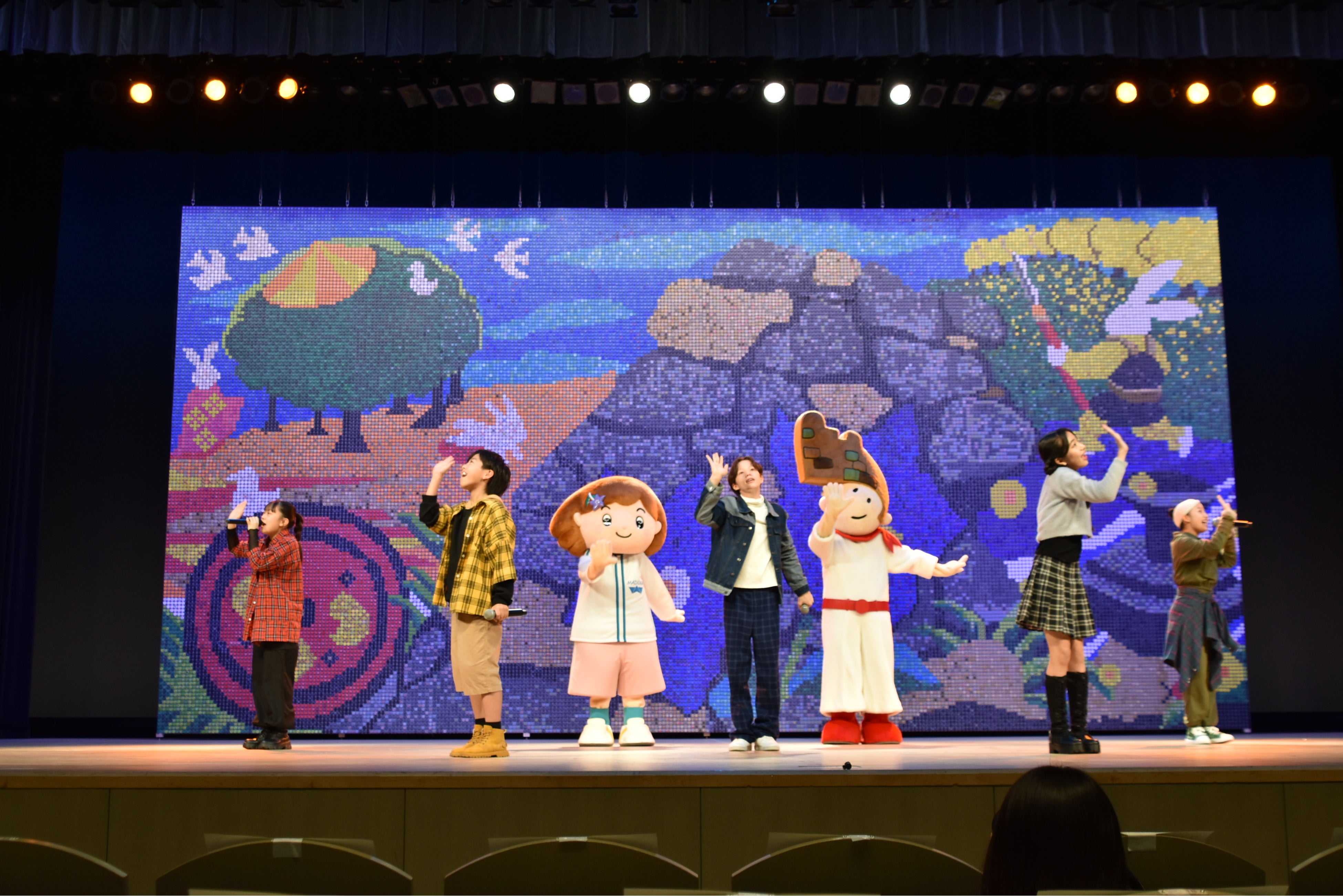 「手と手つないで～まどかな街～」を歌唱するバリカタキッズ②