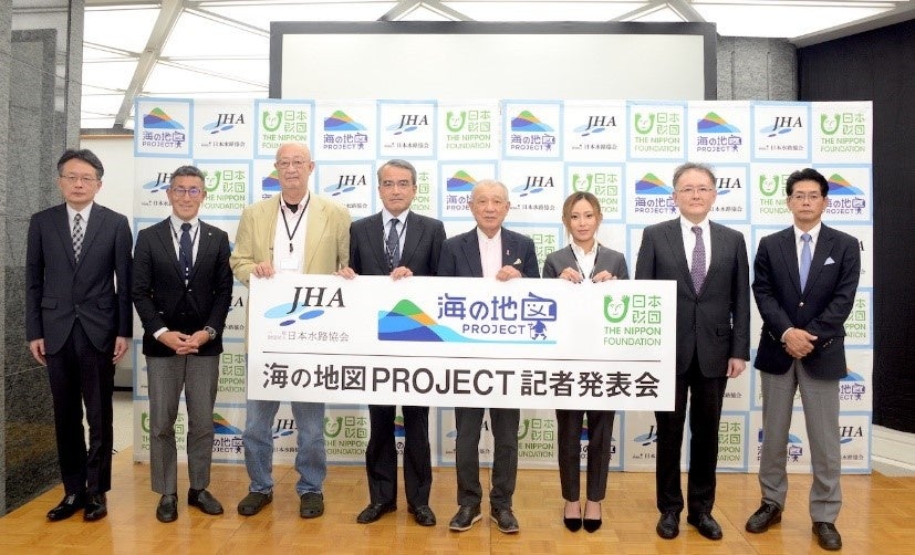 左から、加藤幸弘氏、風間隆宏氏、巽好幸氏、加藤茂氏、笹川陽平、小菅結香氏、木村伸吾氏、海野光行