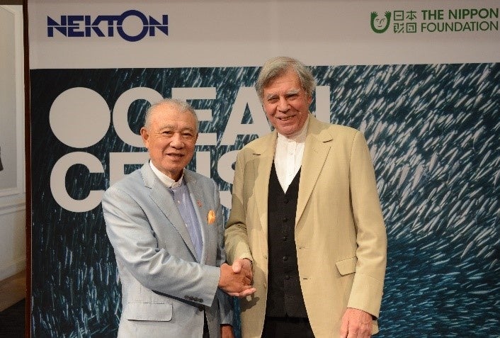 未知の海洋生物探査プロジェクトで協力を決めたNekton財団会長Rupert Grey（右）と日本財団会長笹川陽平（左）（2023年4月27日 イギリスRoyal Institutionにて）