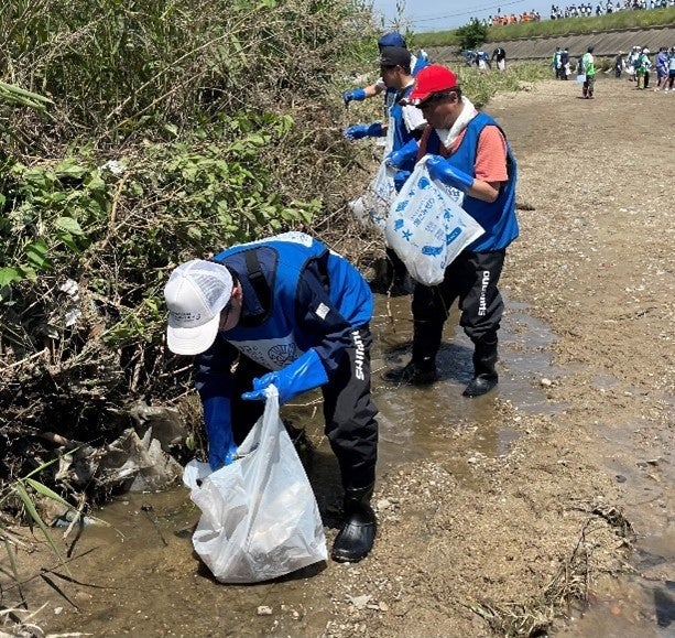 池田知事もごみ回収に参加