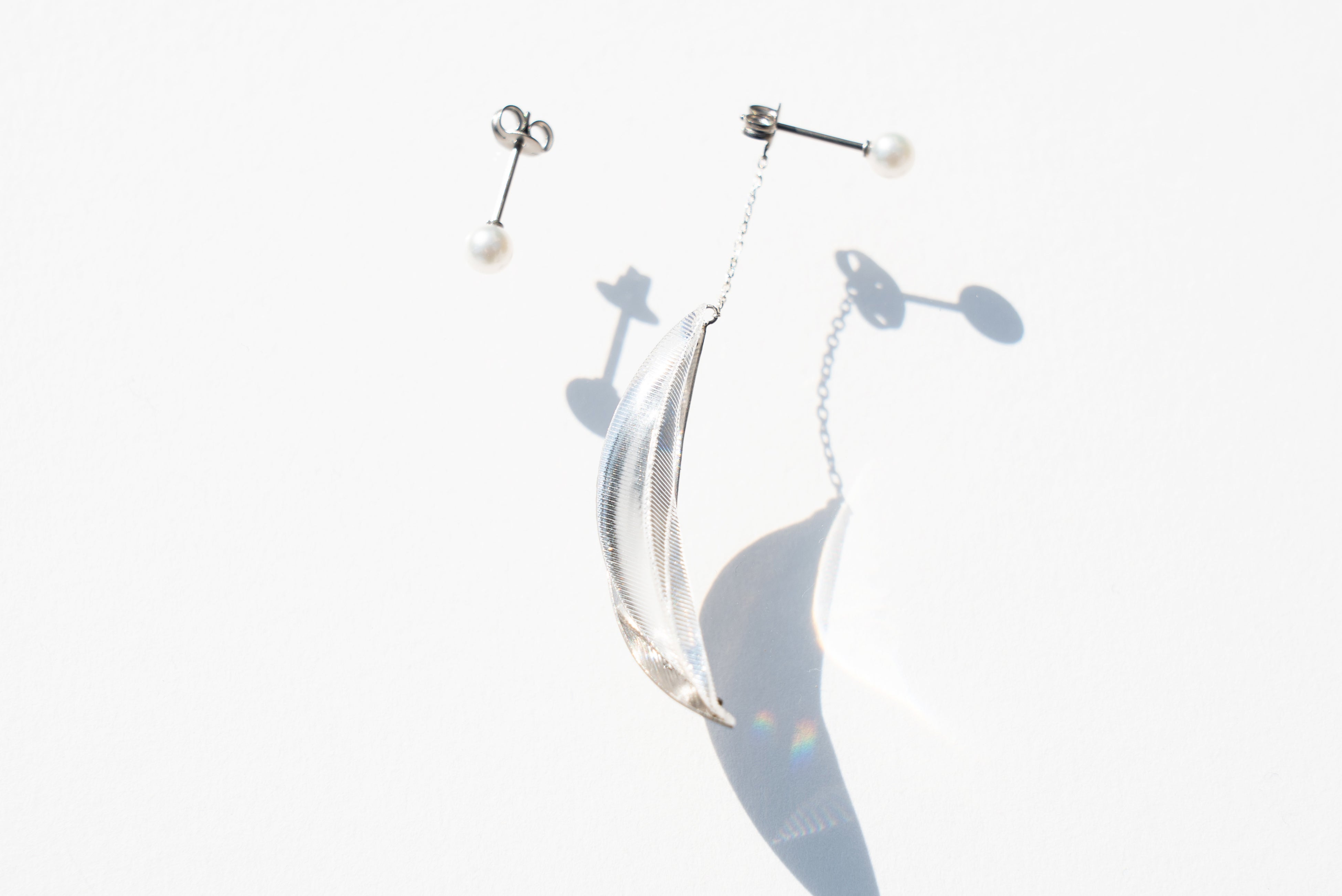 Prism Luna（ピアス）／￥37,400（税込）　素材：プリズム光学樹脂・アコヤパール・SILVER925・純チタン