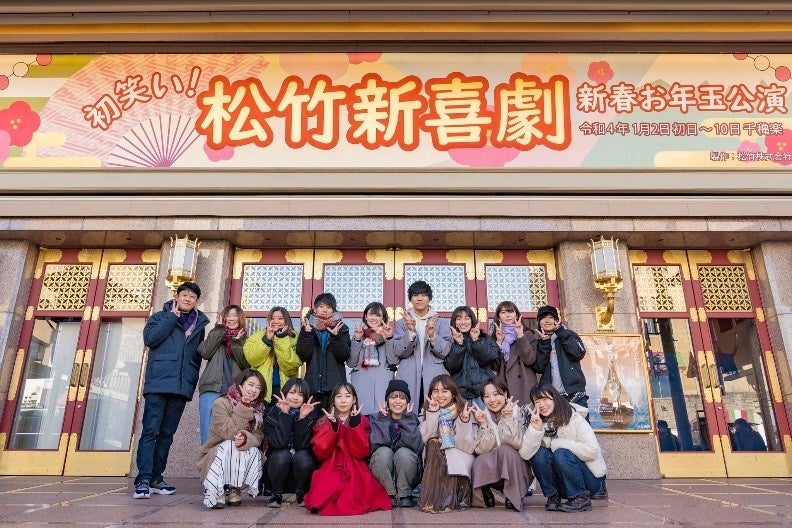 この冬の看板お披露目の様子。