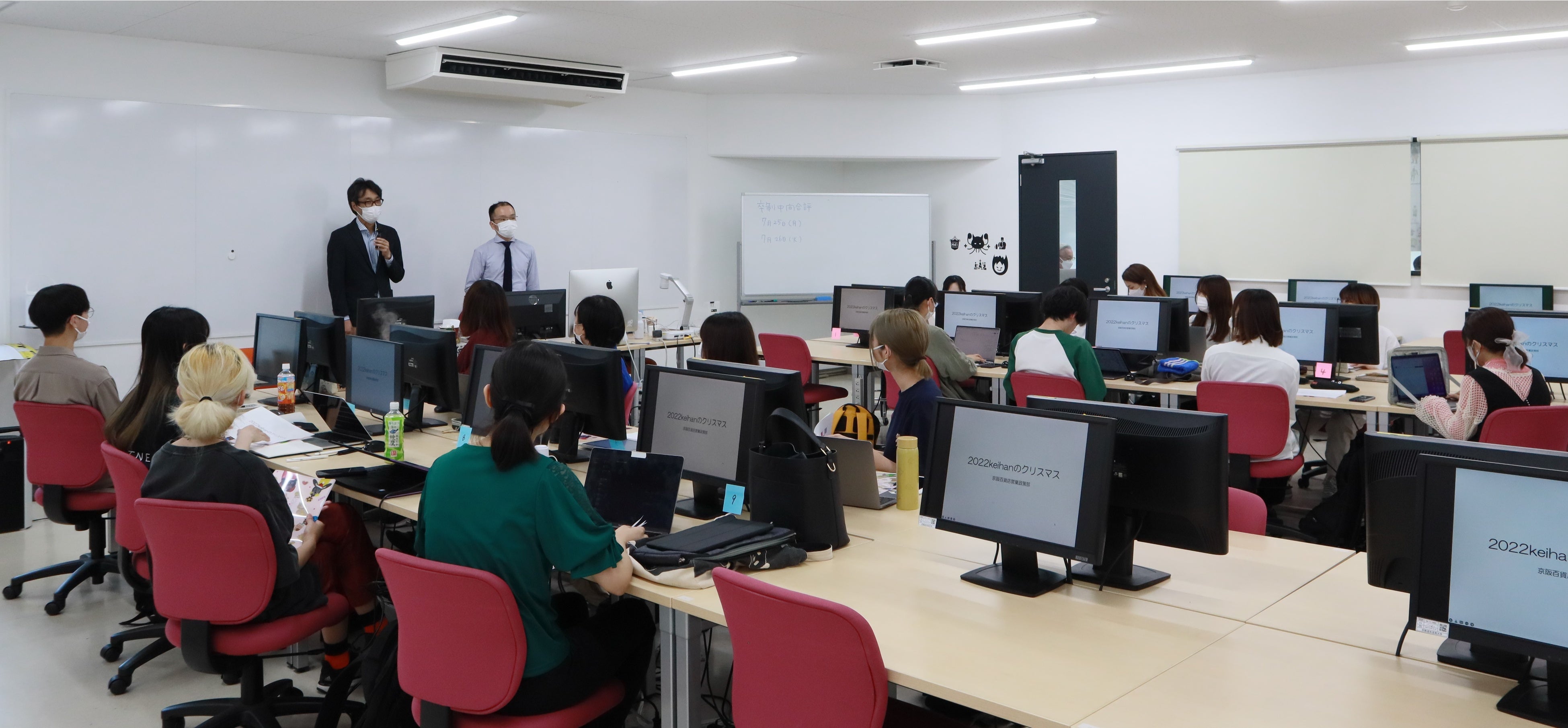 京阪百貨店担当者による京都芸術大学でのオリエンテーション（７月７日）。