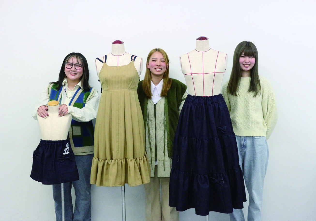 新素材PlaX(プラックス)を用いた作品を学生が製作