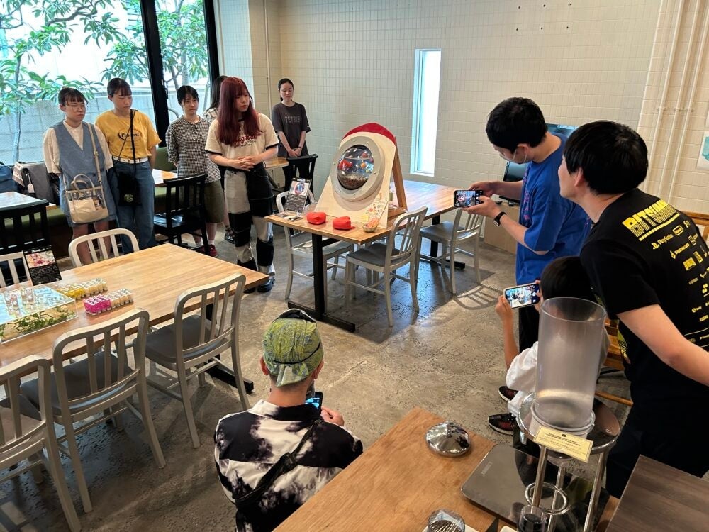 「あっぷあっぷ！！」ゲームゼミ星組の出原遥さんによるプレゼンと試遊の様子