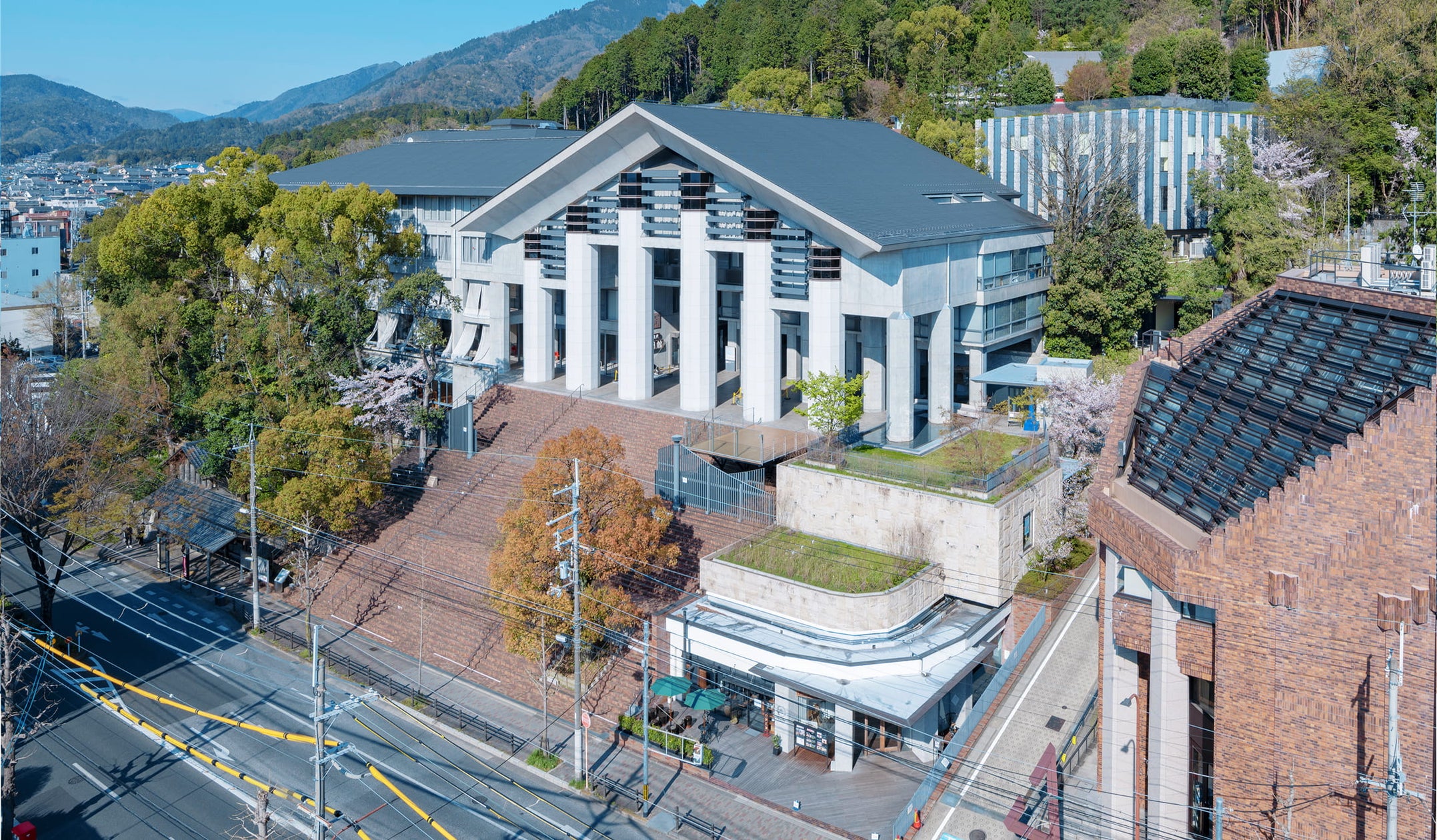 京都芸術大学と京都運輸支局が『自動車関係業界の課題解決に向けた連携協定』を締結~ 京都府バス協会が主催するバス運転手の人材確保イベントに協力し ...