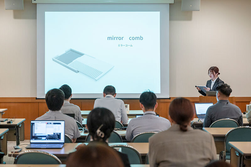 最終審査でプレゼンする様子