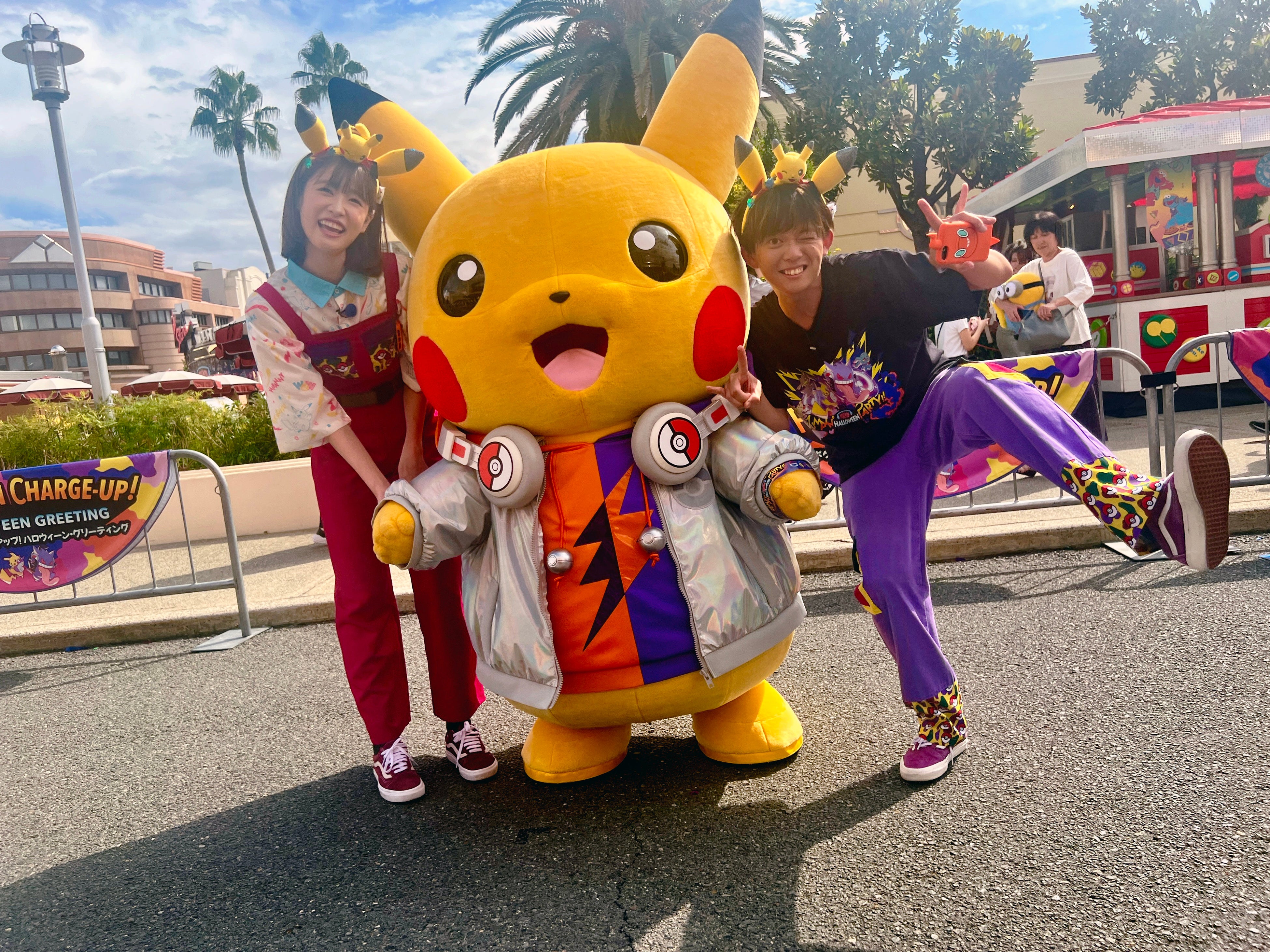 ショーを盛り上げてくれるDJピカチュウと一緒に！