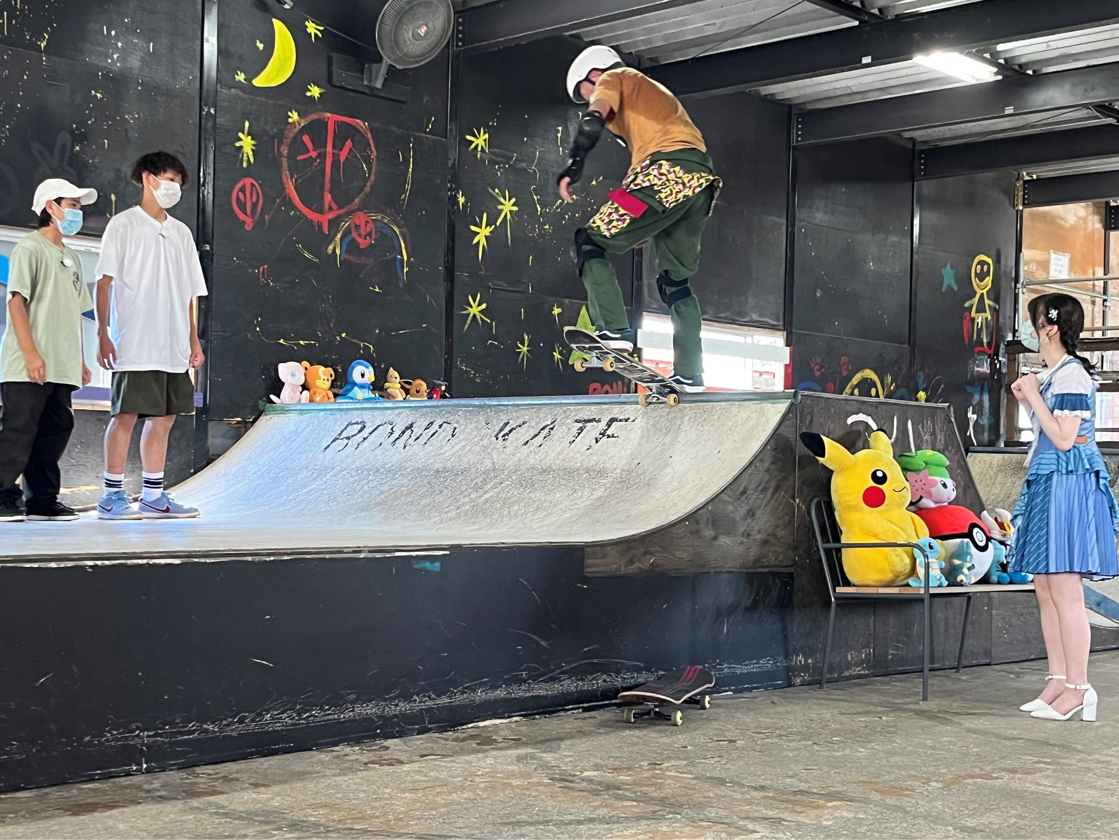 汗だくになりながらあばれる君がスケートボードのスゴワザ習得に挑む！！