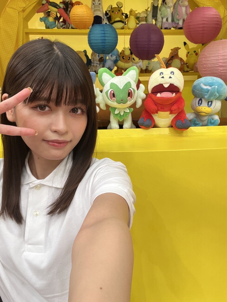 どこいこっカーをバックに自撮りも！