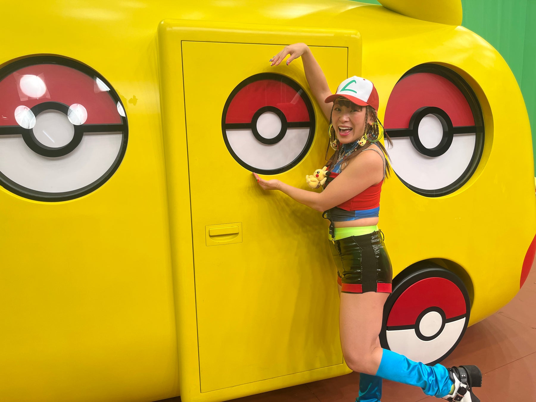ポケどこ初登場のフワちゃん! サトシの相棒・ピカチュウのアクセサリーもつけて準備万端!
