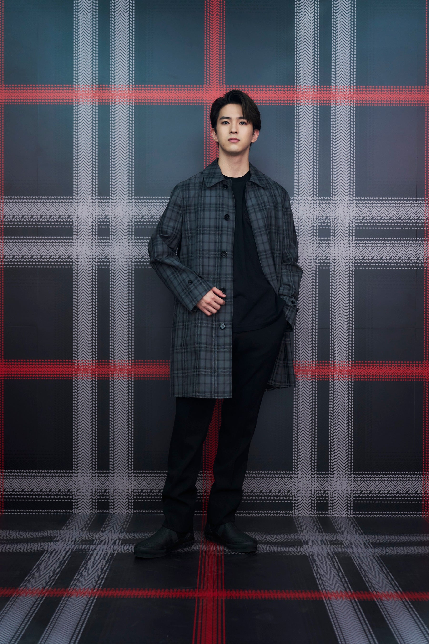 Burberry & Pop Trading Companyが日本先行発売、ローンチを祝