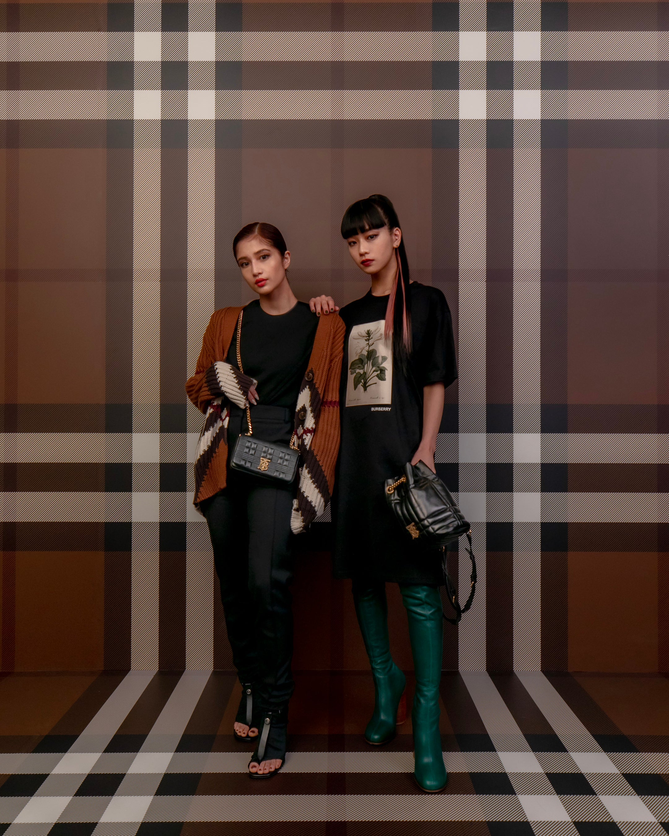 TAKI氏、HINA氏 (FAKY)　© Courtesy of Burberry