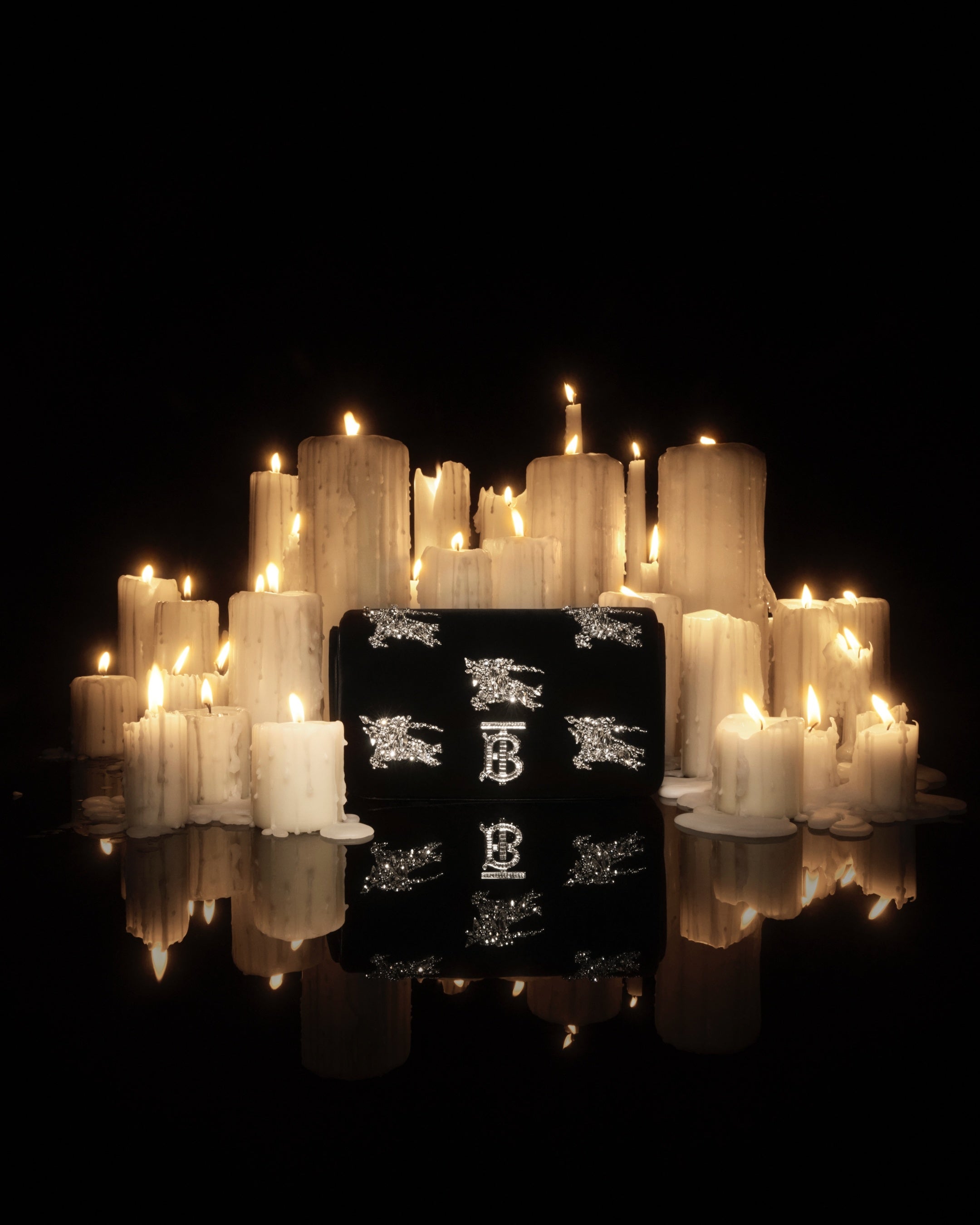 © Courtesy of Burberry／Connor Clinch