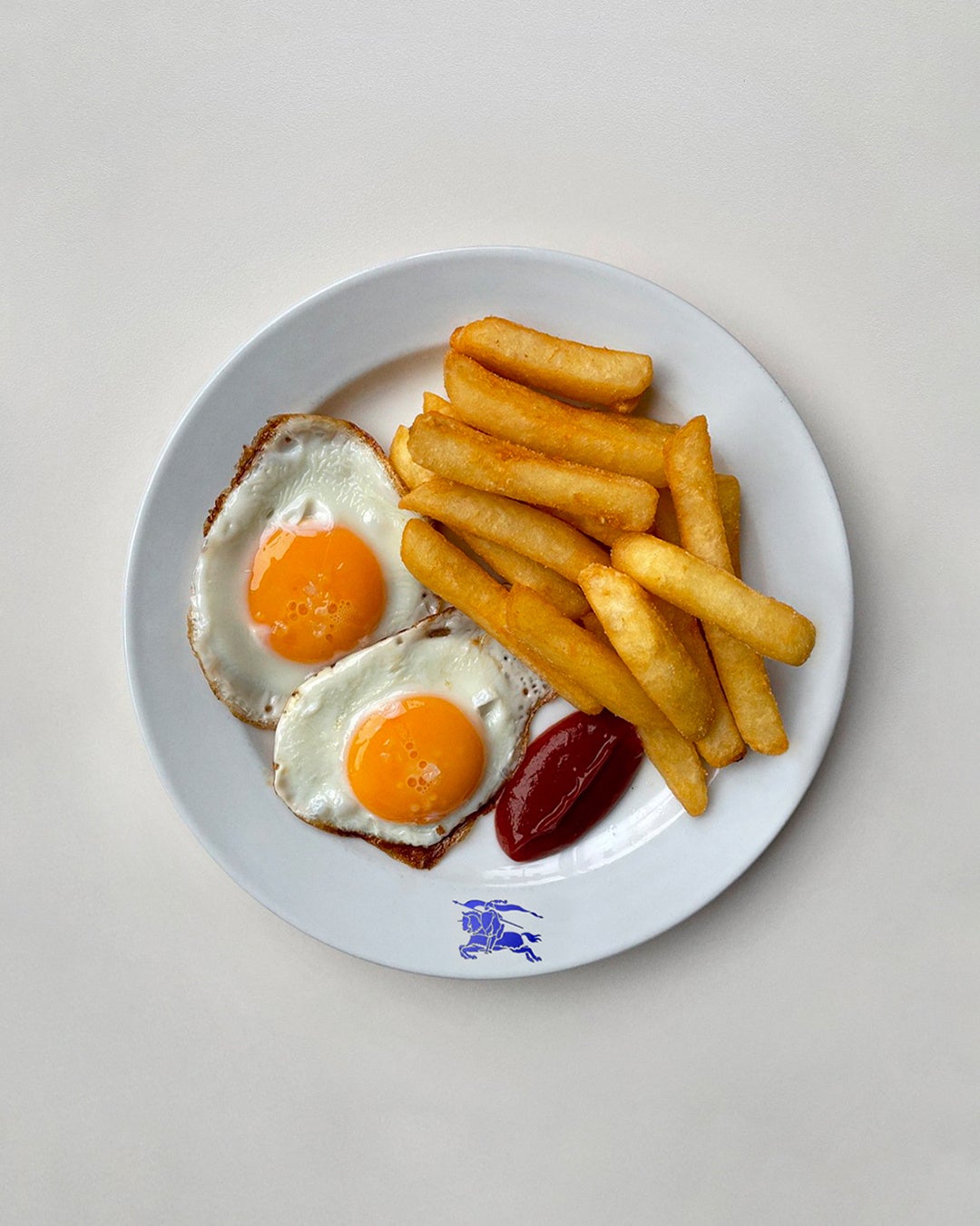 @Courtesy of Burberry