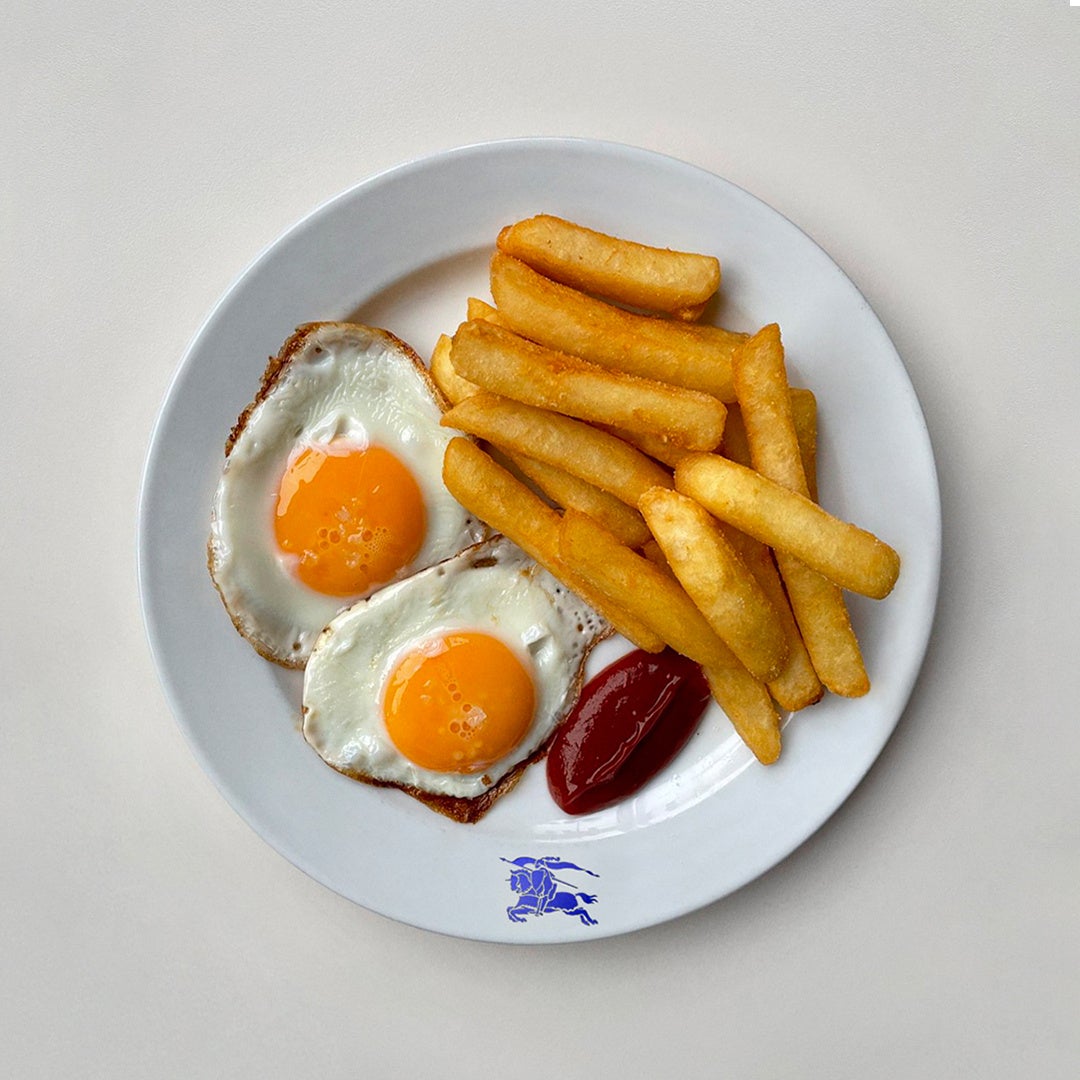 @Courtesy of Burberry