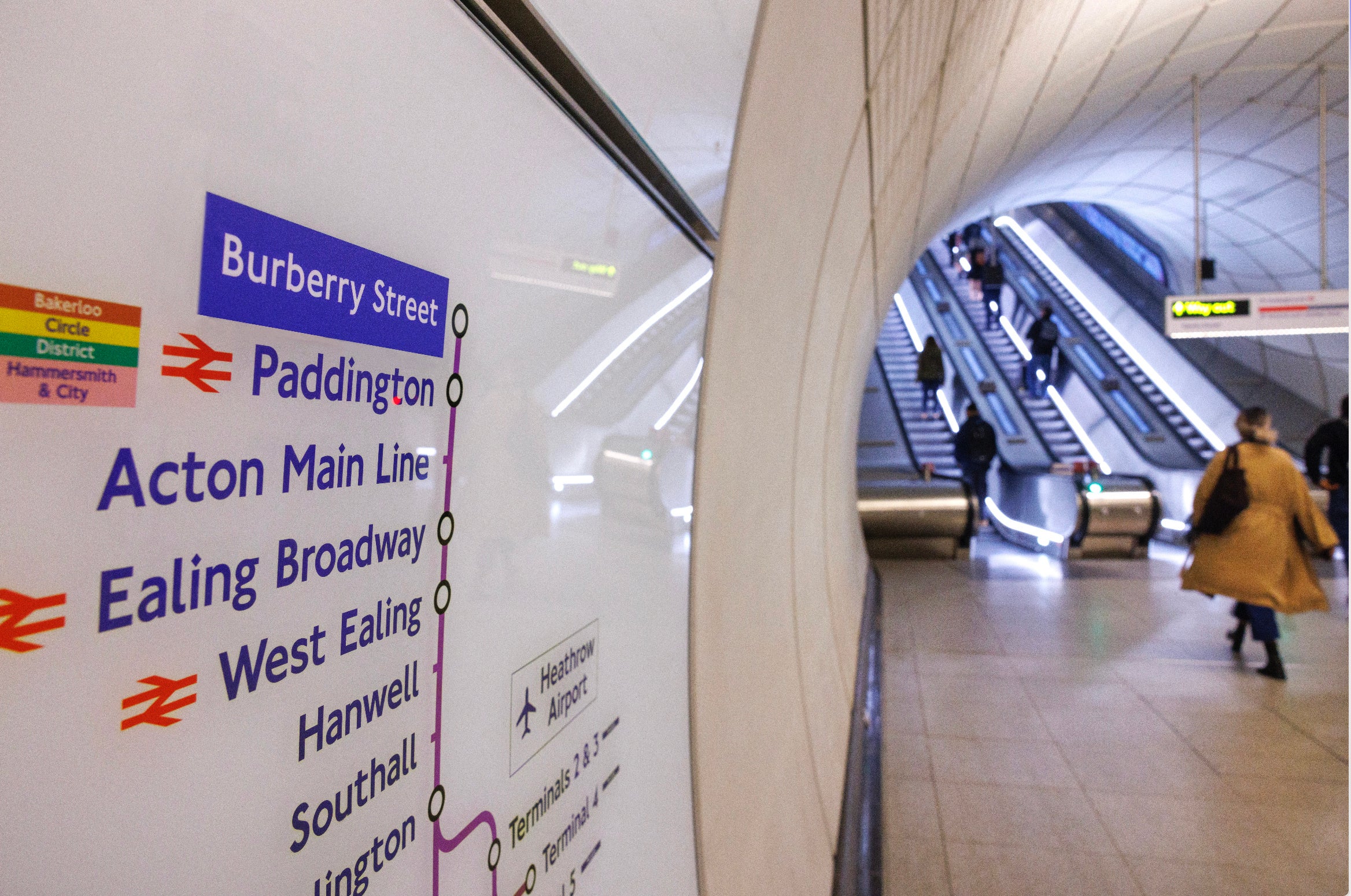 @Courtesy of Burberry