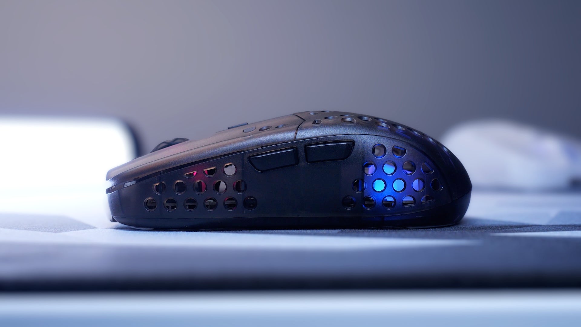 特大ミニ〜マウス 北欧ゲーミングデバイスブランド「Xtrfy」より、「MZ1