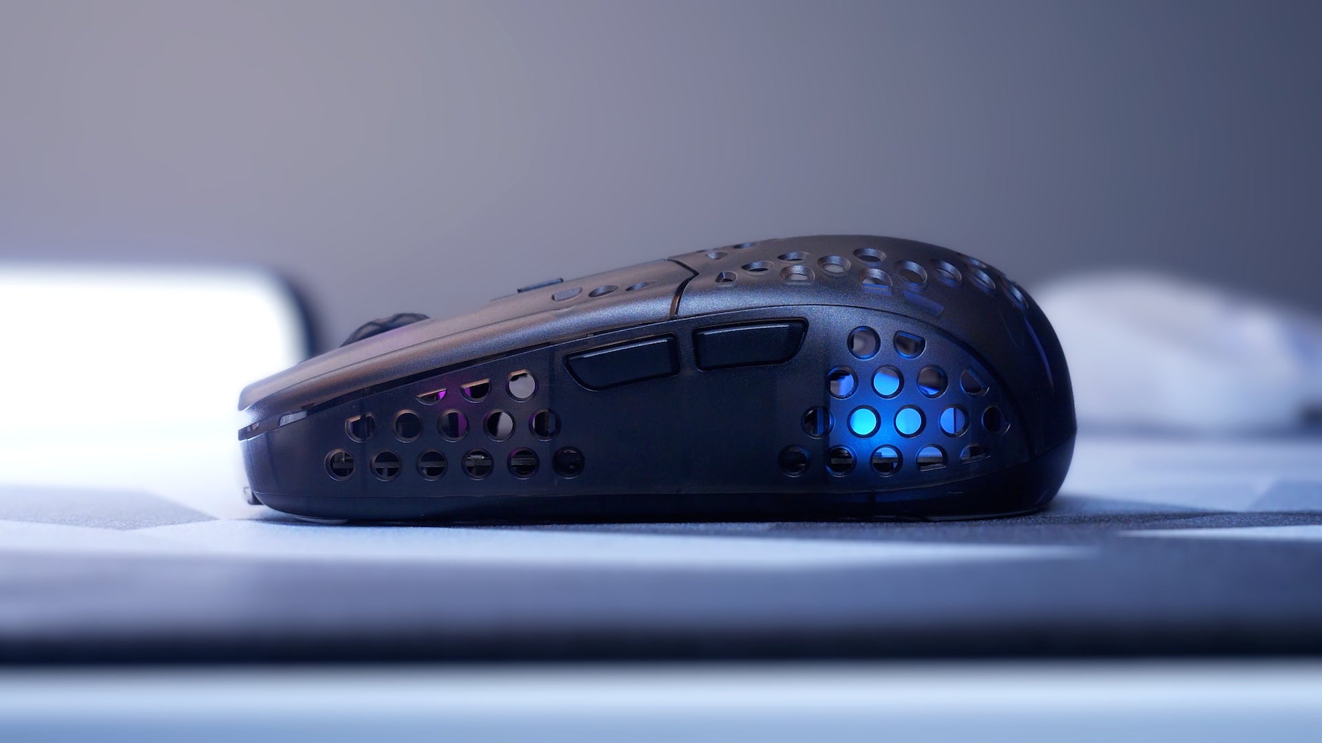 PLAY UP TO 75 HOURS ON ONE CHARGE.