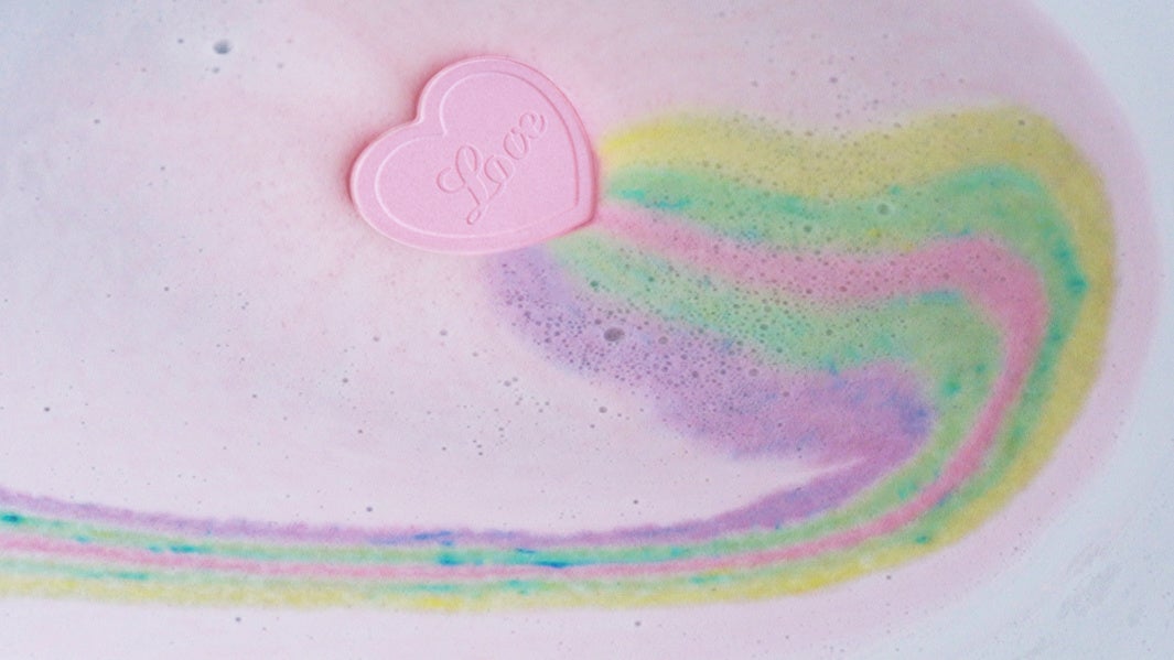 ゆめかわな“オーロラ”があらわれるバスタイム！？メディアから取材殺到