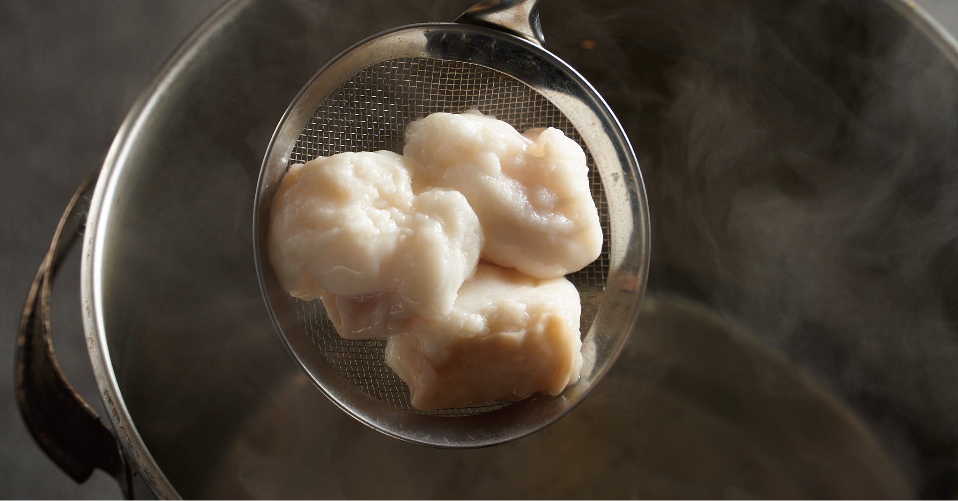 湯引き国産牛もつ