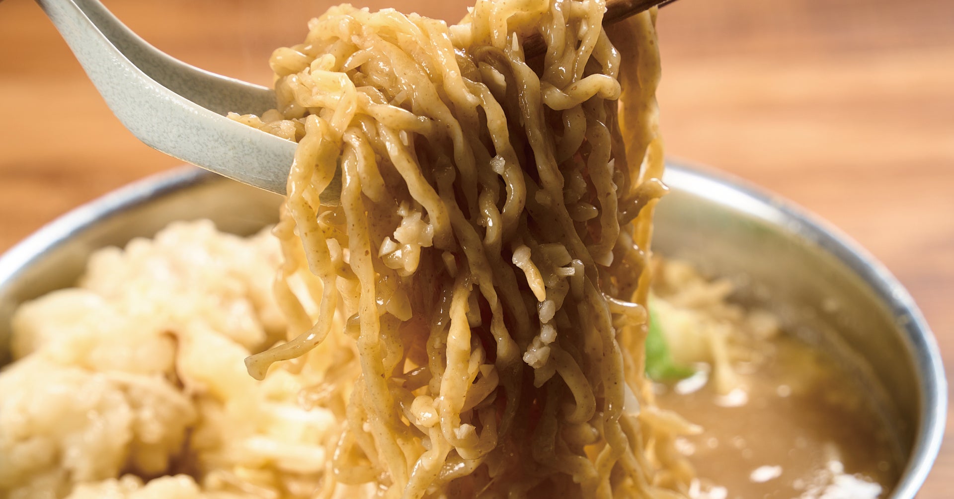 全粒粉入り麺で〆ラーメン