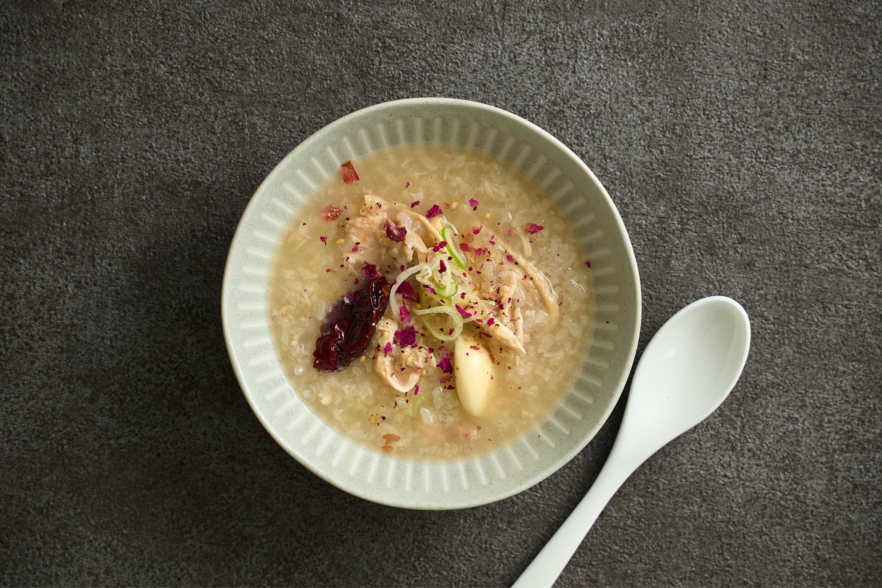 画像：参鶏湯と薬膳塩