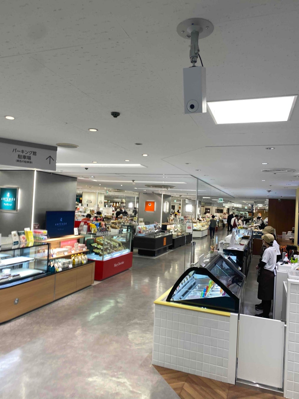 そごう大宮店に設置されたAIカメラ