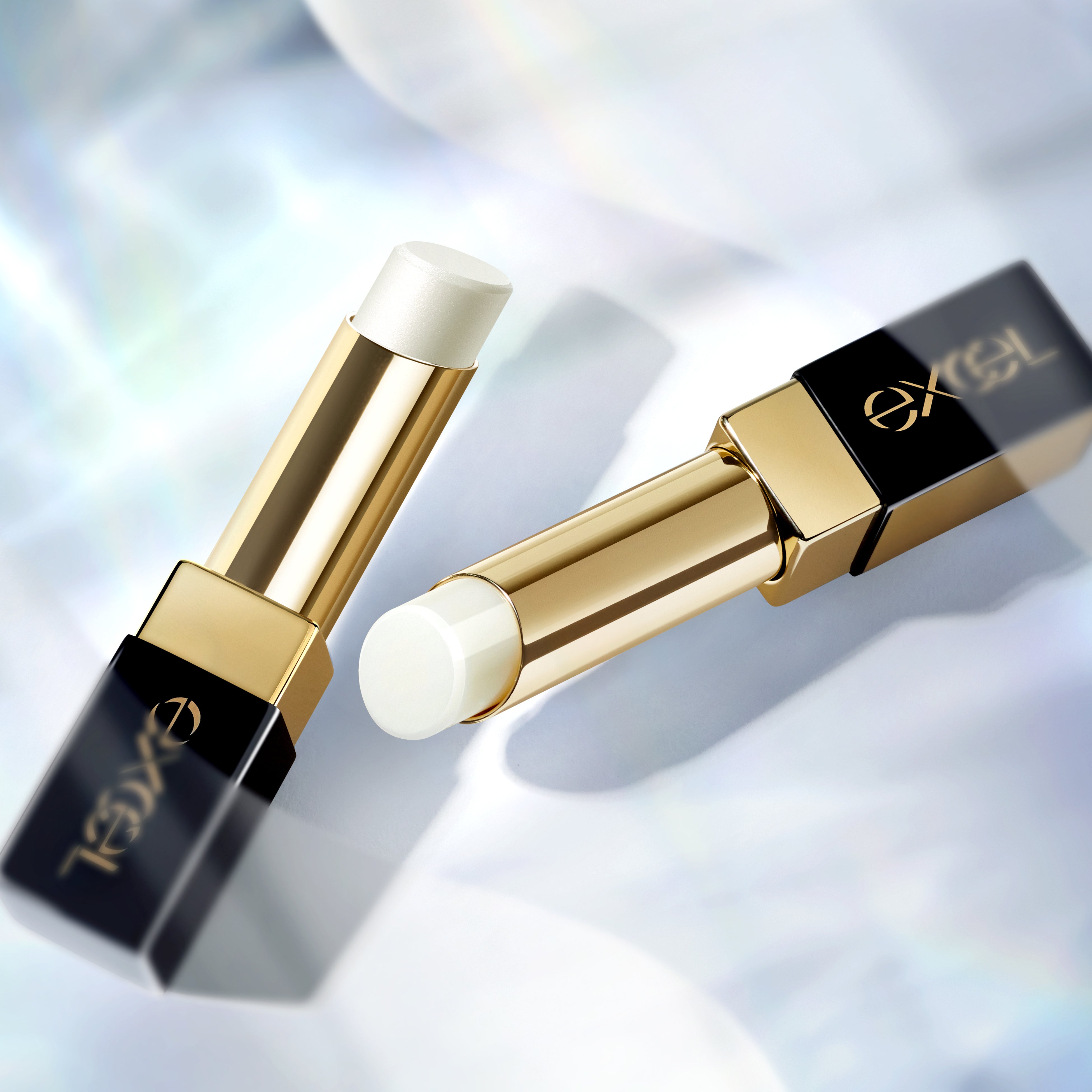 サナ　エクセル　リップケア　ブラー　ＬＢ０１（定番色）・ＬＢ０２（限定色）各1,400円（税込1,540円）