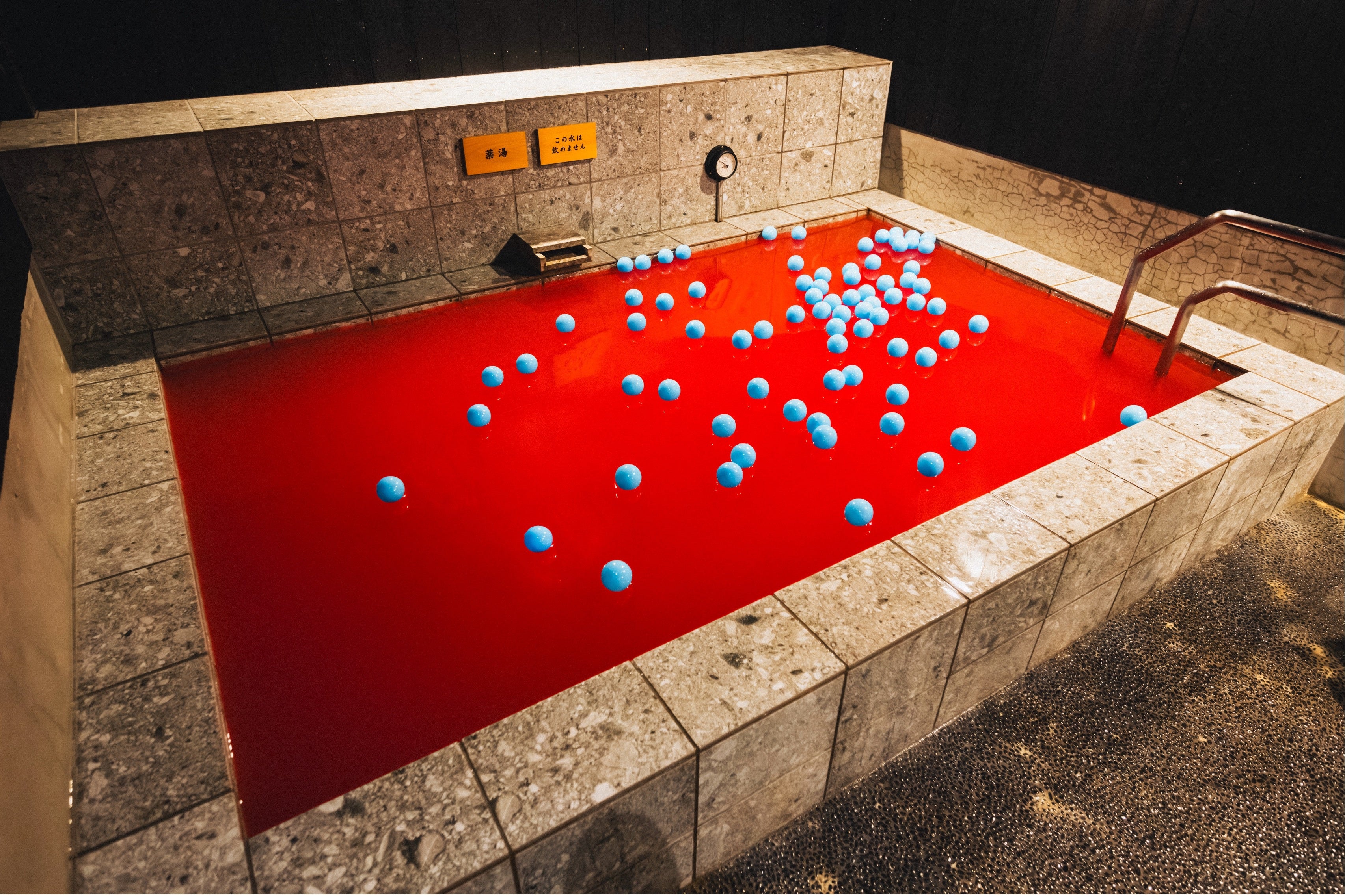 メルカリからの感謝とワクワクを表現した「感謝の湯」