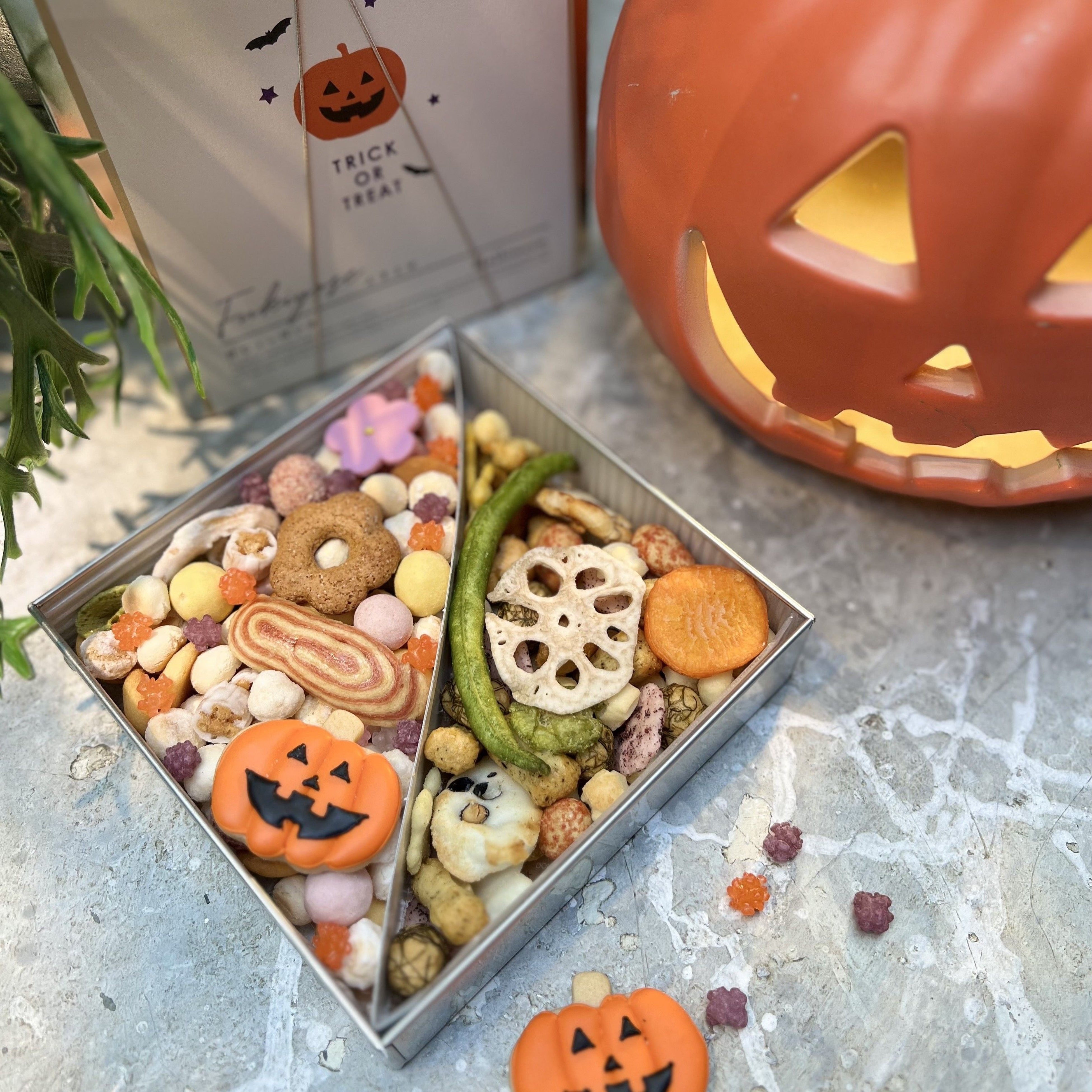 ハロウィン限定商品】「ふきよせ 甘じょっぱい缶 Halloween」を販売