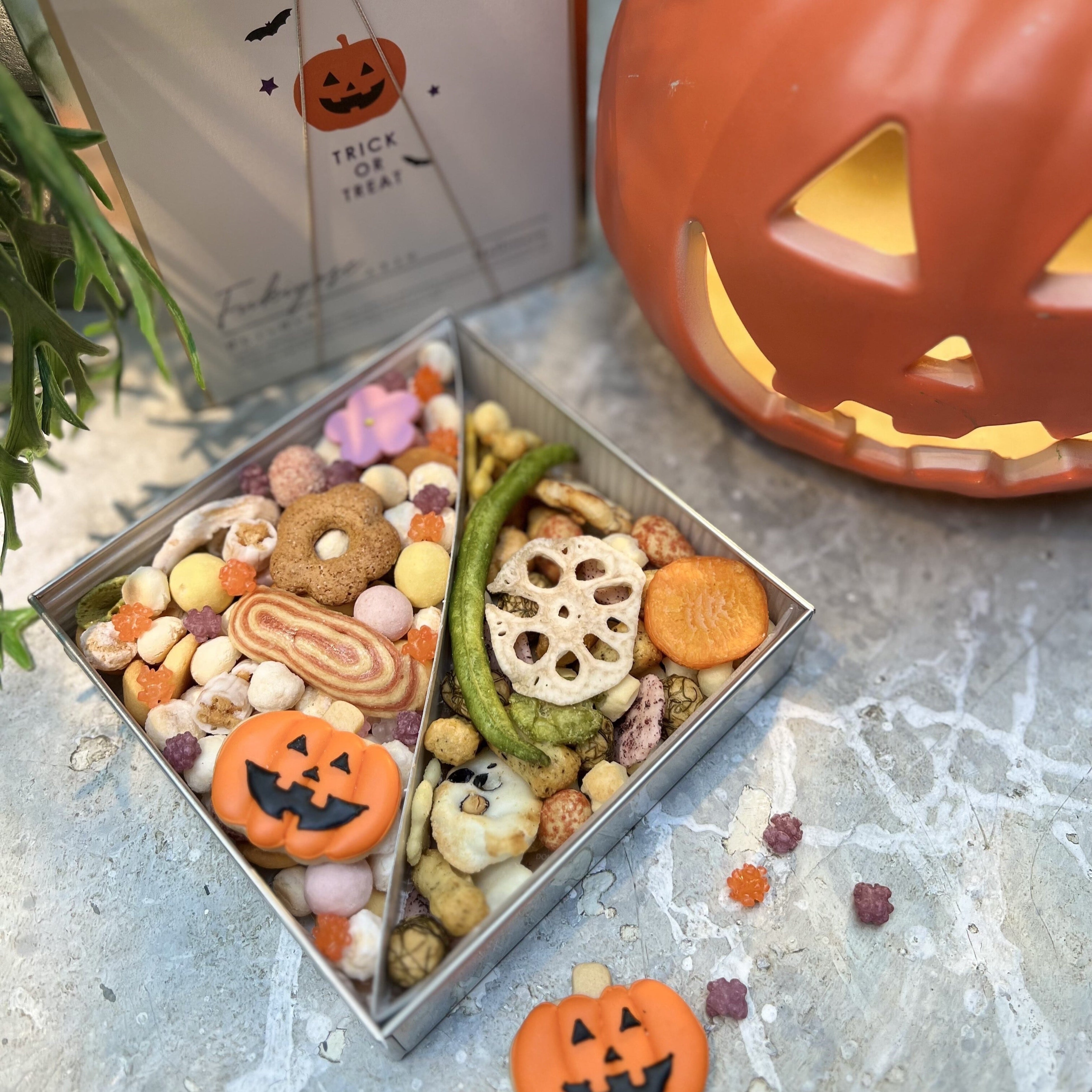 [限定商品］「ふきよせ 甘じょっぱい缶 Halloween」を販売